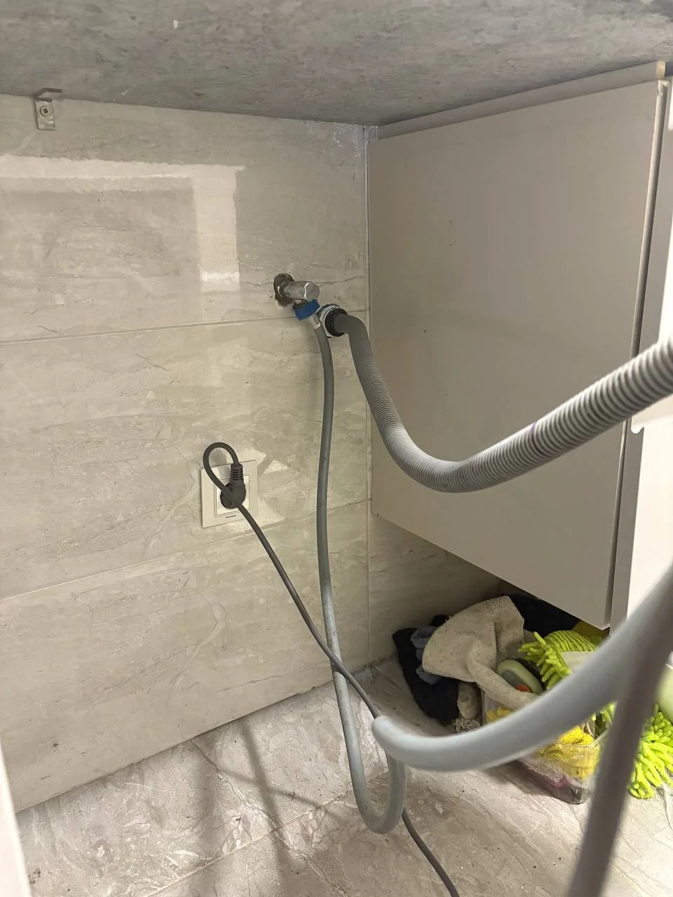 Washing machine drain hose inspection Washing machine drain hose connection