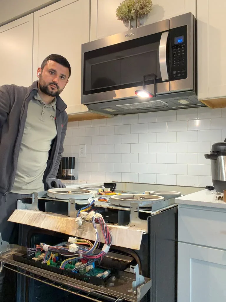Range, stove and cooktop repair technician in Redmond, WA